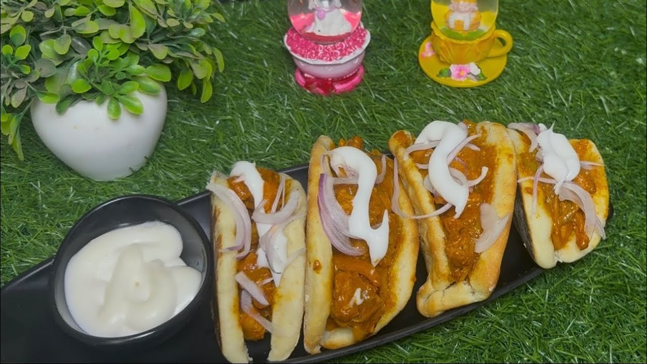 Stuffed chicken naan slider 