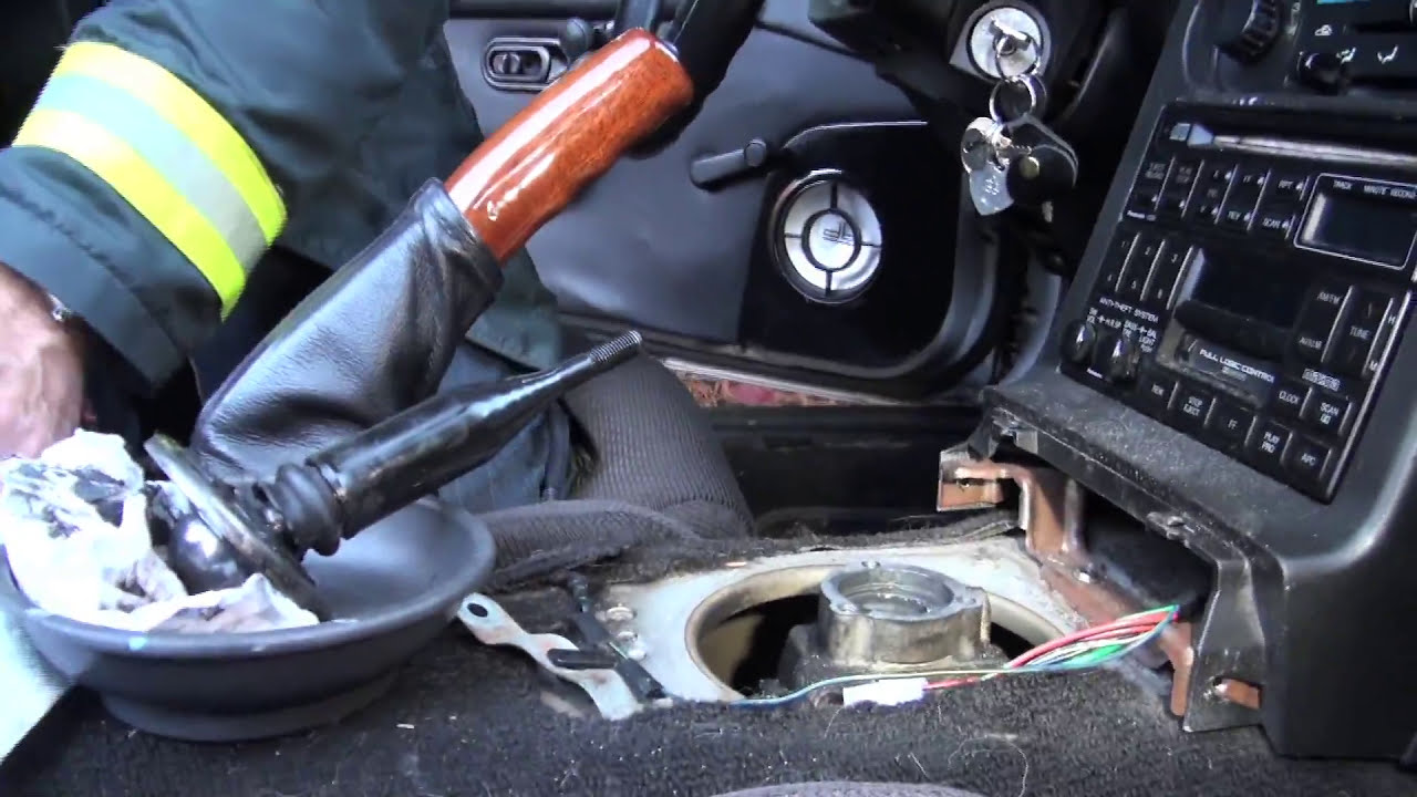 Mazda Miata MX5 1990-1997 Gear Shift “Dust Boot” Replacement & Gear Shift Turret Oil.
