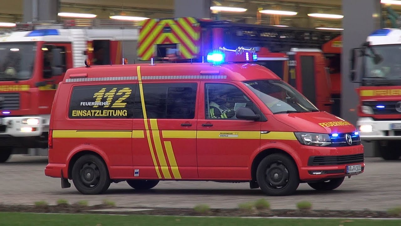 [HLF mit Wailhorn] Löschzug und HLF 20/16 der Feuerwehr Krefeld FW 1