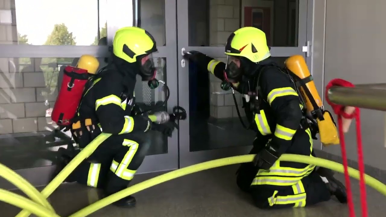 Schlauchmanagment Treppenraum (Schulungsvideo Feuerwehr Jüchen)