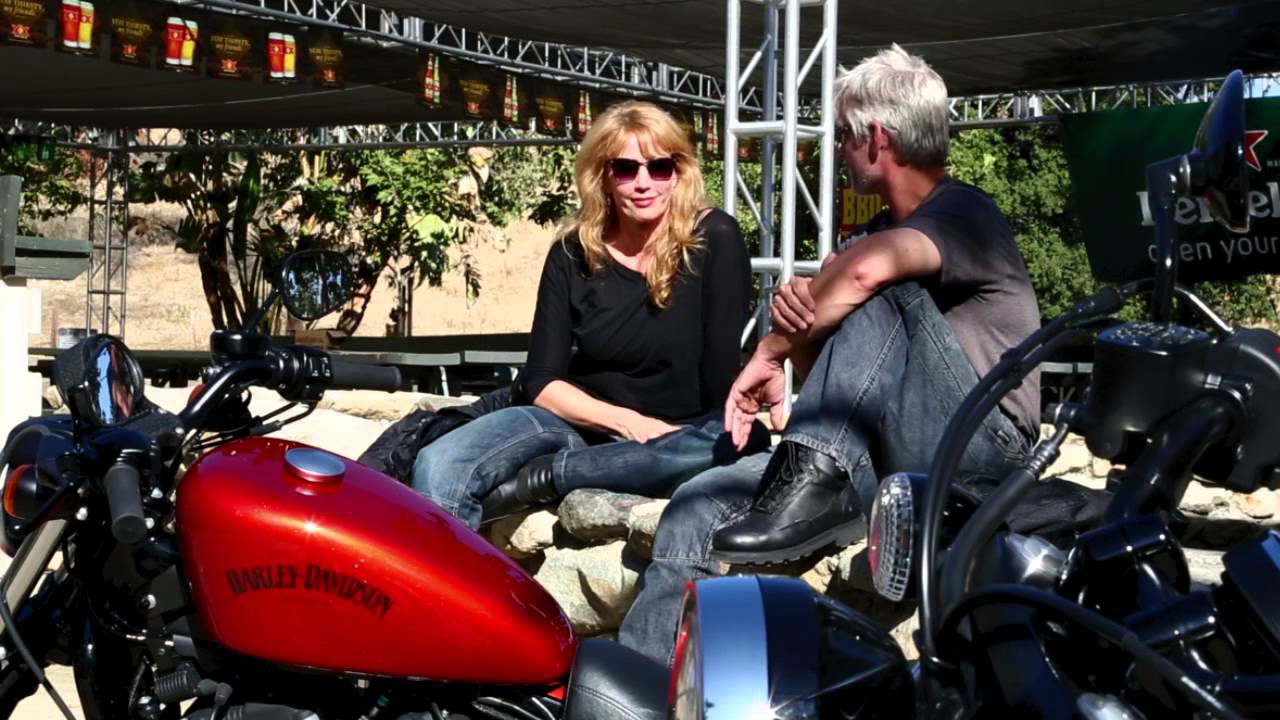 Harley-Davidson Iron 883 vs. Yamaha Star Bolt R-Spec