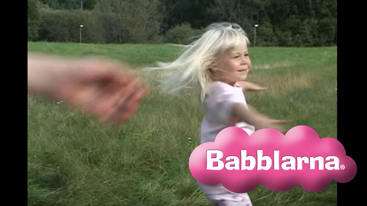 Dansa Dansa - HoppHatten - dansande barn i solskenet