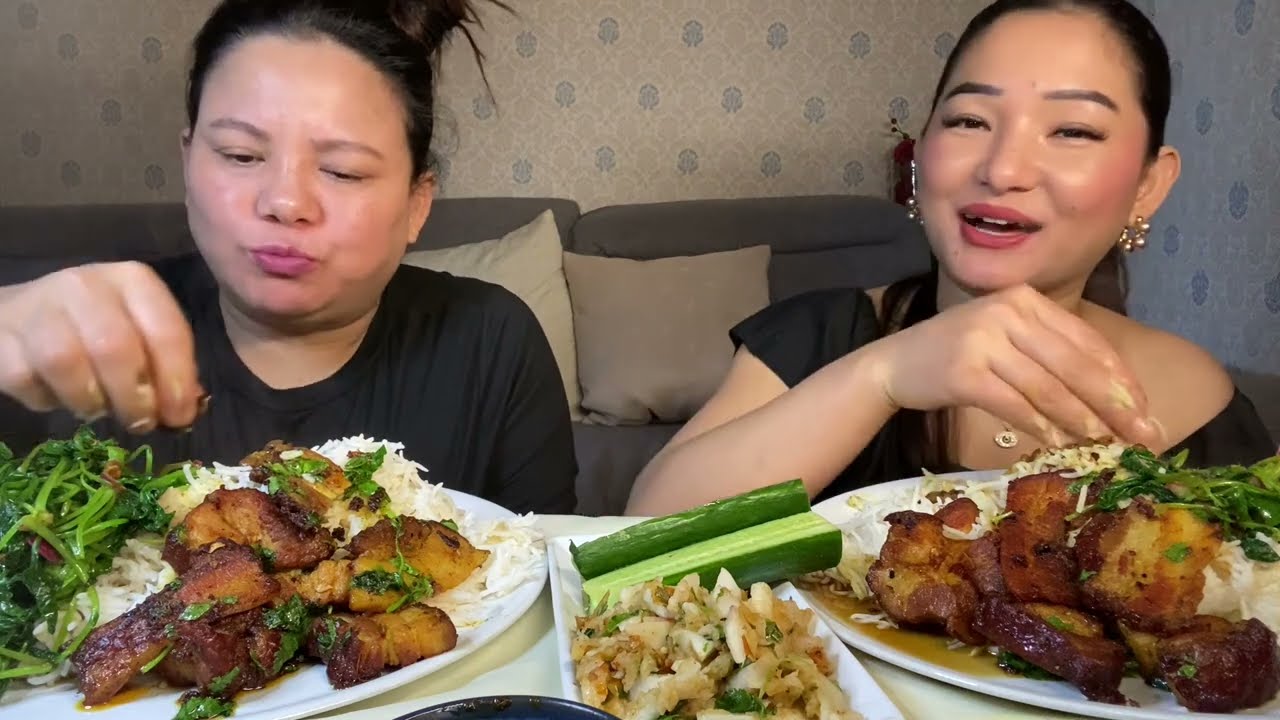 मुलालाई सिलौटामा कुचाएको अचार,डोलो दाल सॅंगै pork belly fry mukbang
