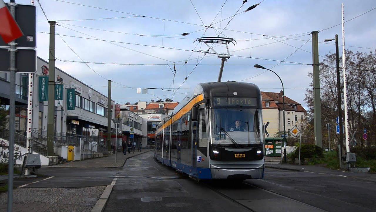 NGT12 am Bahnübergang Markkleeberg