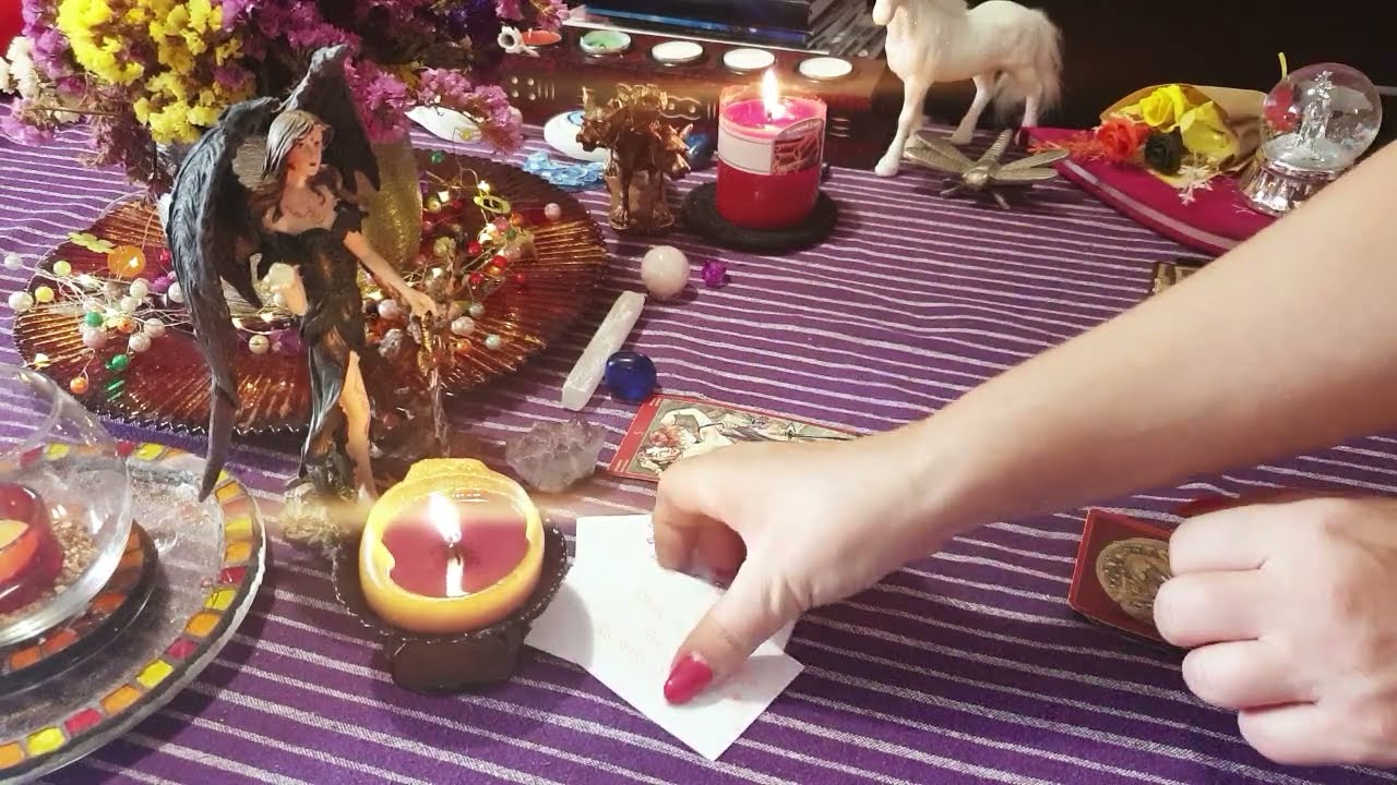 Κάποιος-α σε θέλει!😍θα κάνει κίνηση; #pickacard #wheeloffortunetarot #χαρτομαντεία #ταρώ 💘💋⁉️