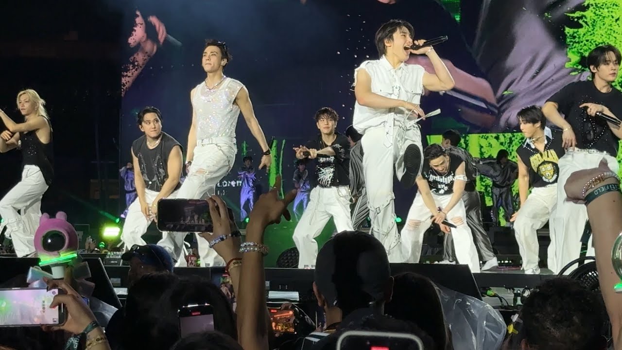 Stray Kids Social Path Dominate New York 061825