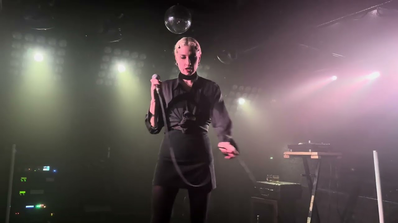 Molly Nilsson live @ Bordeaux