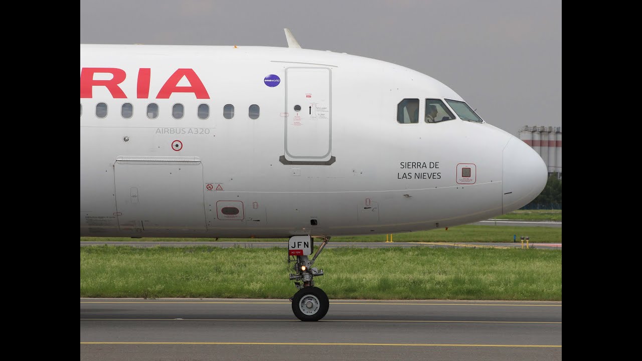 Prague Airport 25.7.2021 - Iberia A320-214 reg. EC-JFN