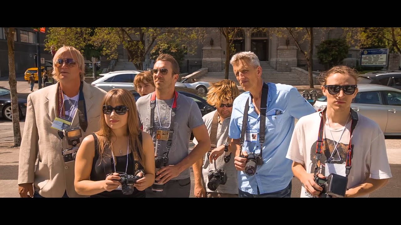 Cotton Carrier "The Action Hero" - the best way to carry your Canon an Nikon camera