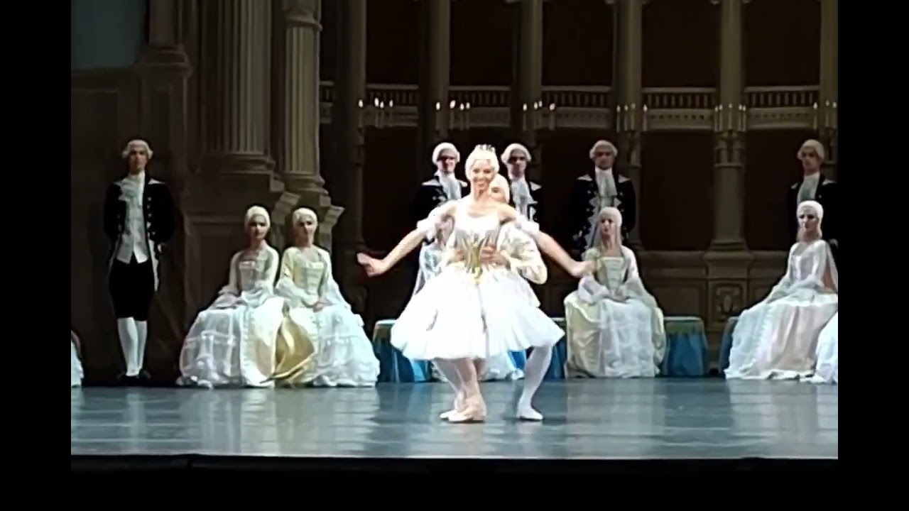 Очень красивый дуэт, Лиза Кокорева и Артём Овчаренко,  