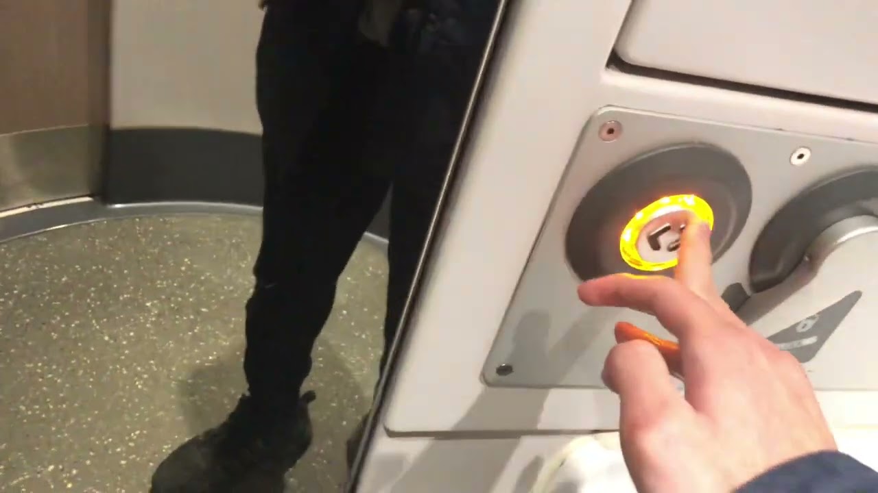 GWR Class 800 800006 IET little walkthrough (including Toilet and First class)