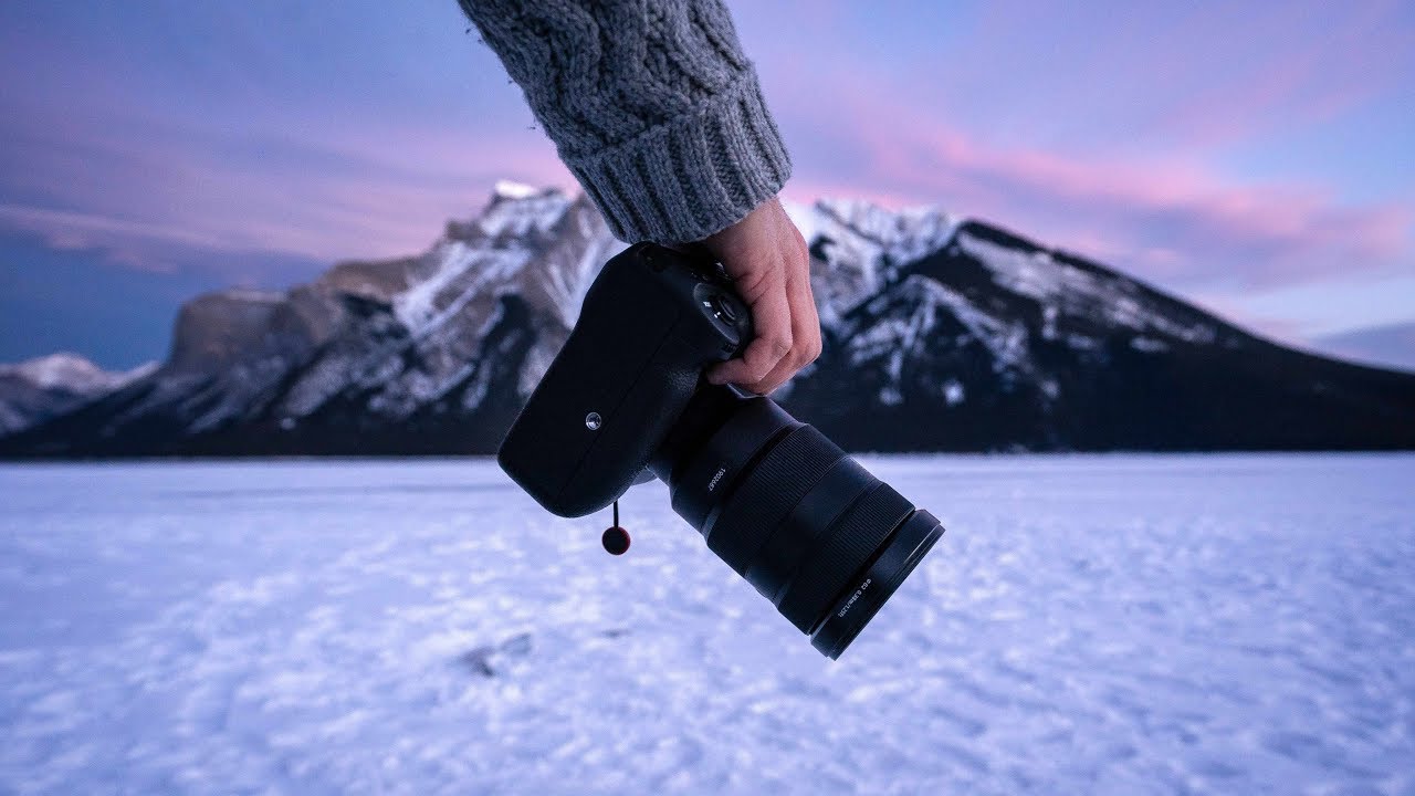 What's In My TRAVEL Camera Bag?!