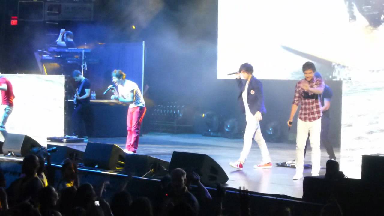 Intro | Na Na Na | Stand Up | I Wish - One Direction in Fairfax, VA 5.24.12 (HD)
