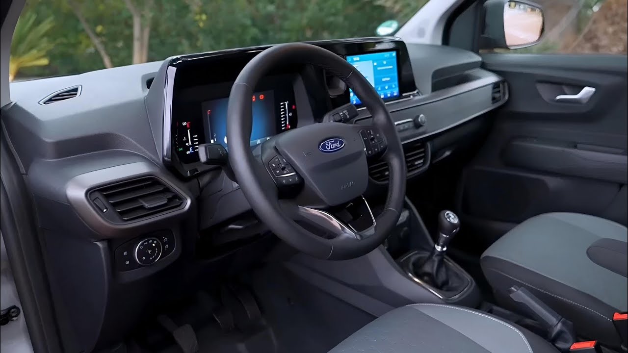 FORD TRANSIT COURIER 2024 - INTERIOR