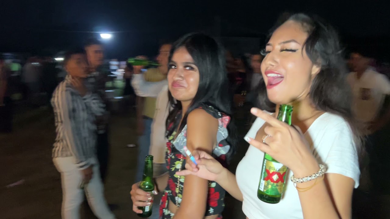CHICAS GUAPAS BAILANDO CON BERTÍN Y SU CONDESA EN TECOMATE PESQUERÍA