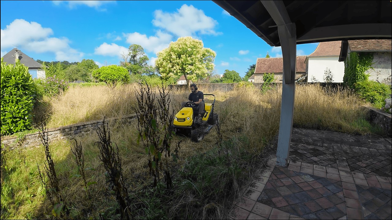 Jardin abandonné depuis 1 an, le maire m'appelle pour intervenir !