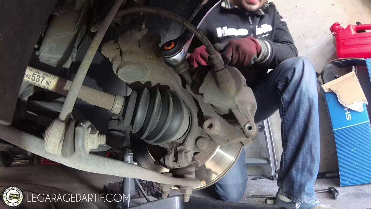 COMMENT REMPLACER LES DISQUES ET PLAQUETTES DE FREIN AVANT 👺 SUR CITROËN C3 1L4 HDI?