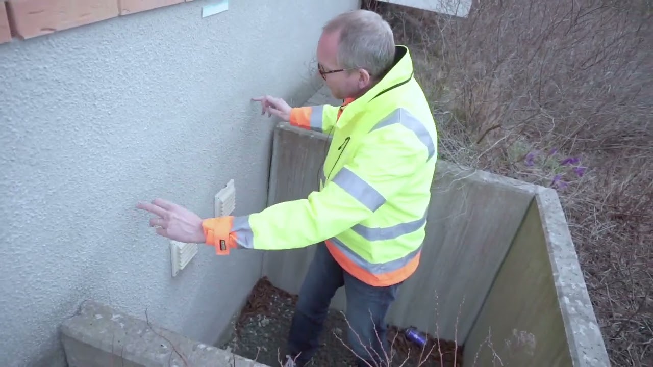 Följ med in i ett skyddsrum i ett av våra bostadshus