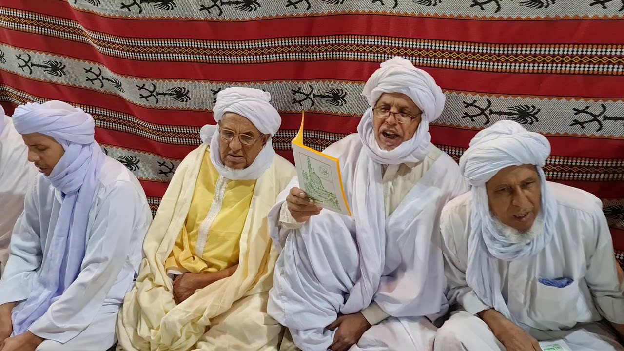 مقطع نادر من مدرسة الشيخ مولاي الحاج بتسفاوت أدرار  ليلة الإحتفال بمولد النبي صلى الله عليه وسلم