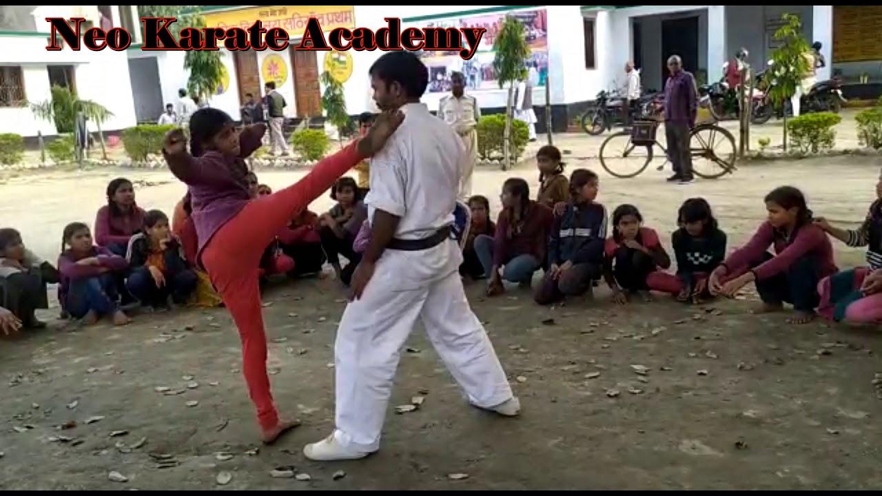 Kasturaba Gandhi Sathiyaon Azamgarh learning self-defence with Sensai Gopal Maurya