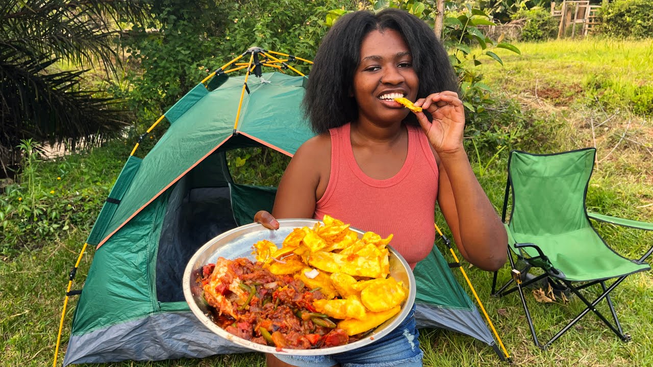 Deep frying Bananas served with Beef stew in the Wilderness 