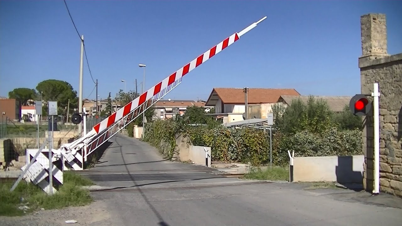 Spoorwegovergang Scordia (I) // Railroad crossing // Passaggio a livello