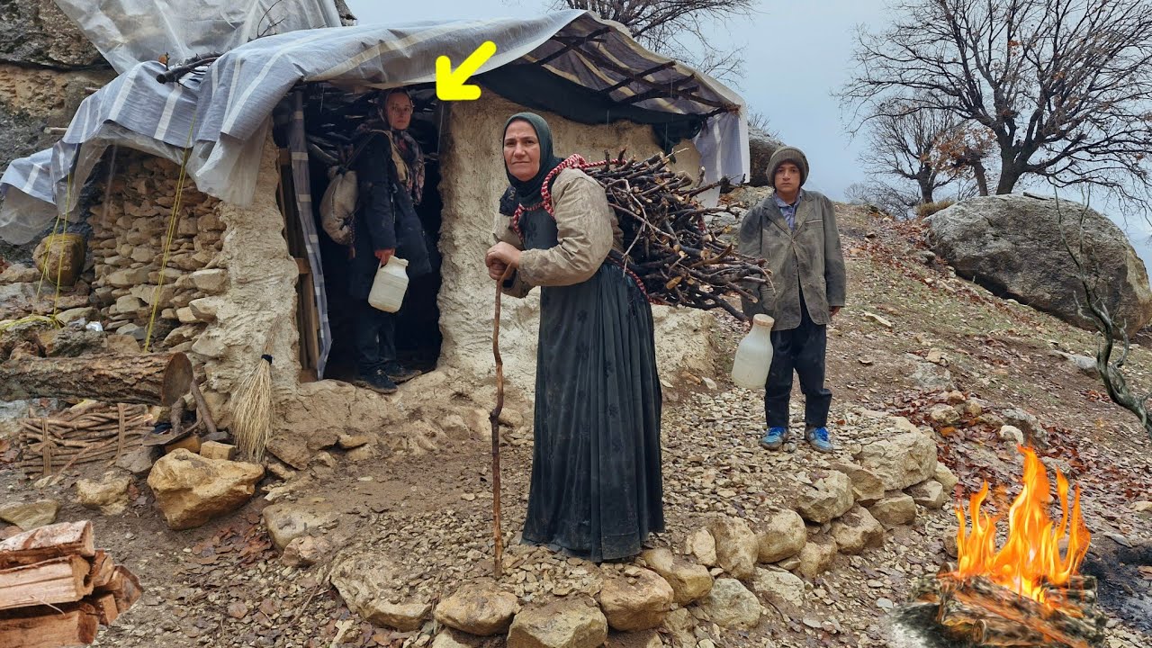 A day in the cold mountains🏔 | Homeless life in a hut and survival in the rain 🌧️🔥