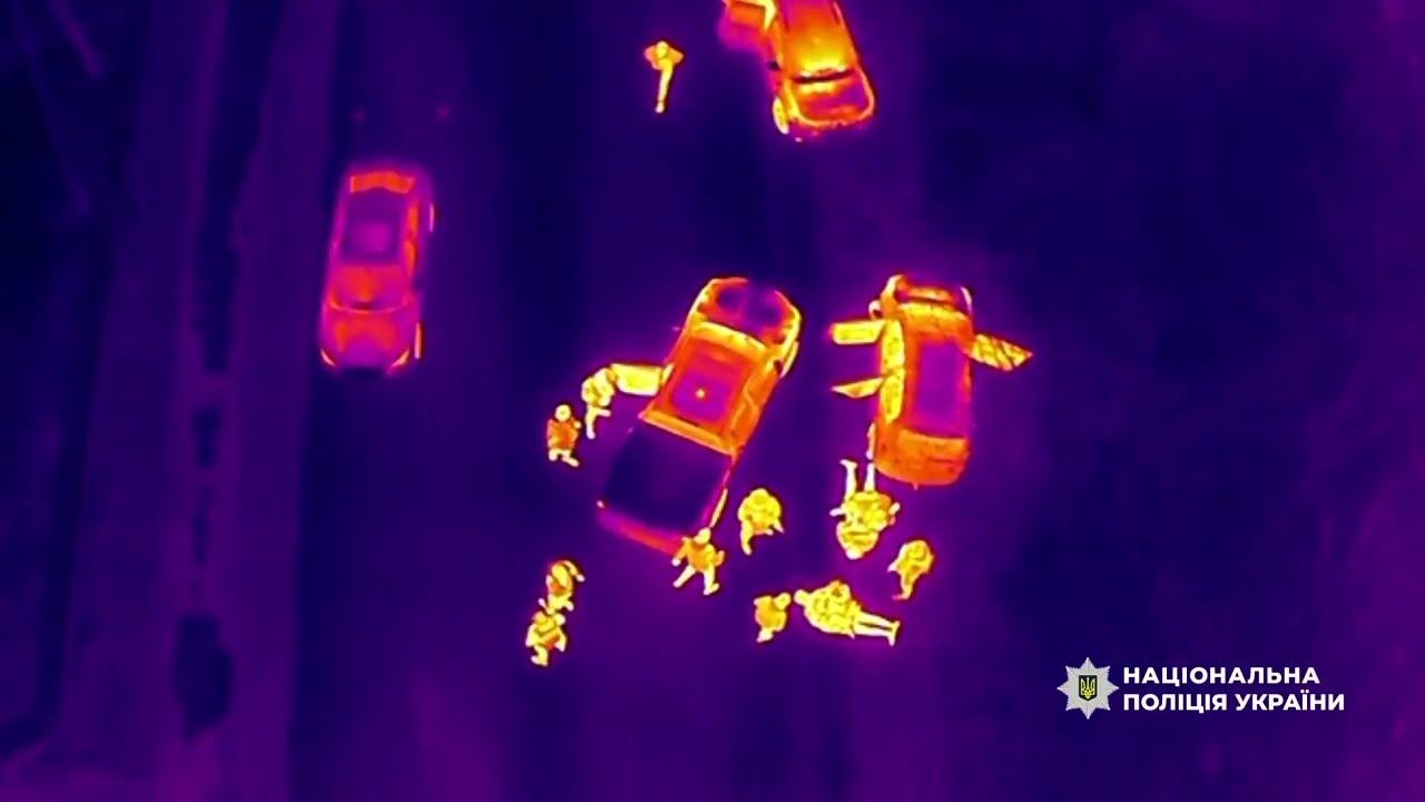 7 тисяч доларів за втечу за кордон: прикарпатські поліцейські викрили незаконну схему