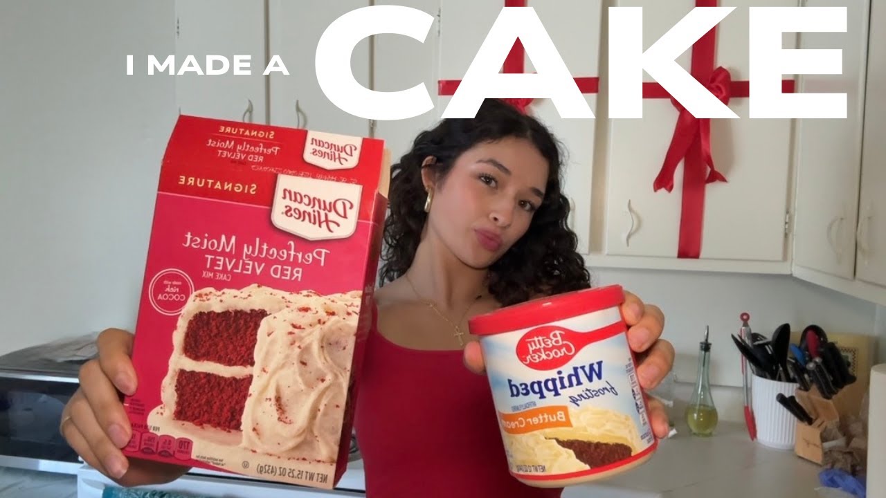 KITCHEN CHAOS: Making a Cake