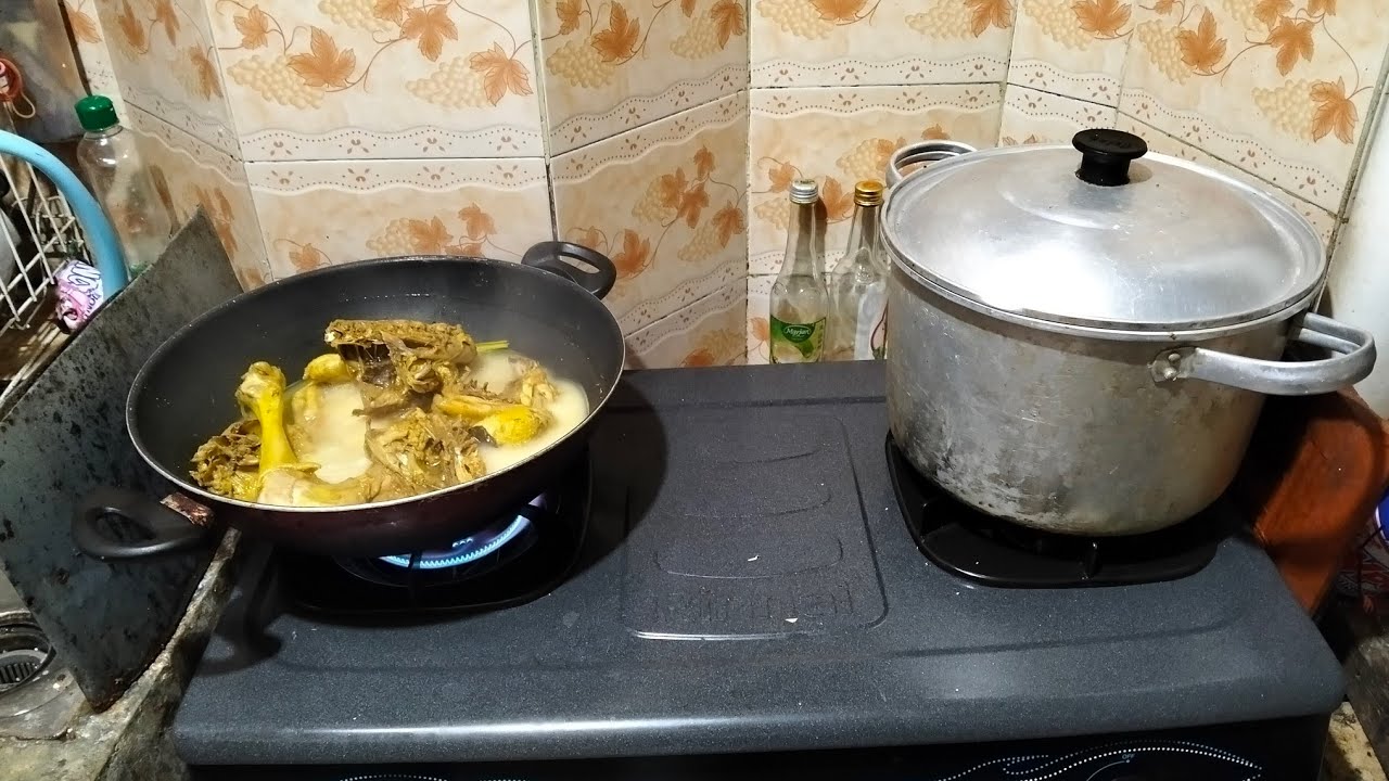Hidup di desa dengan suasana yg sejuk asri .