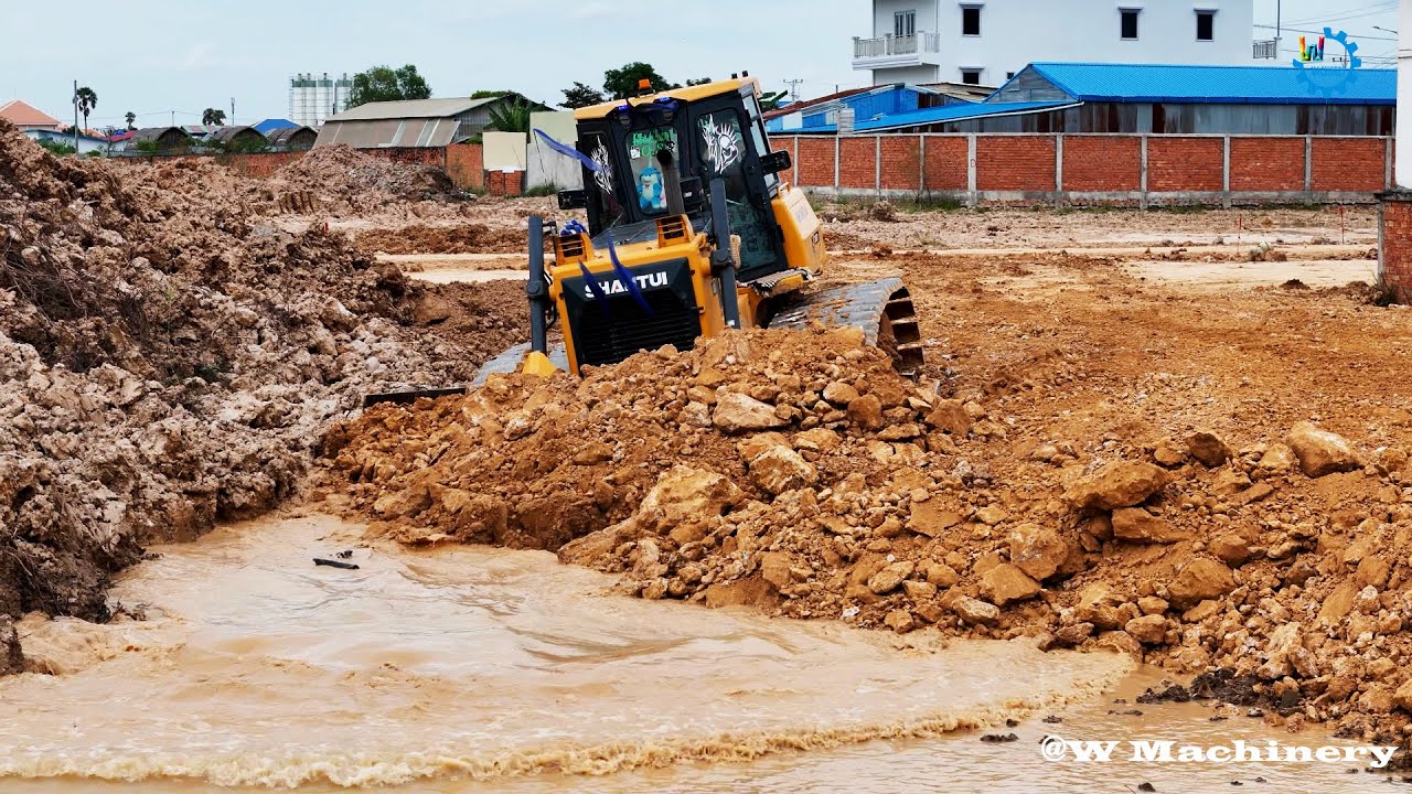 Nicely Action Shantui Dozer Pushing Soil & Dump Truck Dumping Rocks Soil Operation Skills