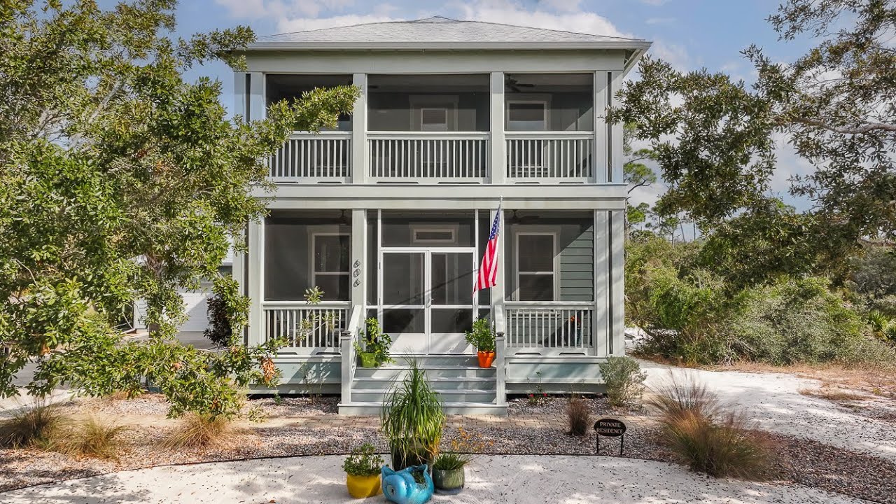 606 Tidewater Drive — типичный пляжный дом в районе WindMark Beach