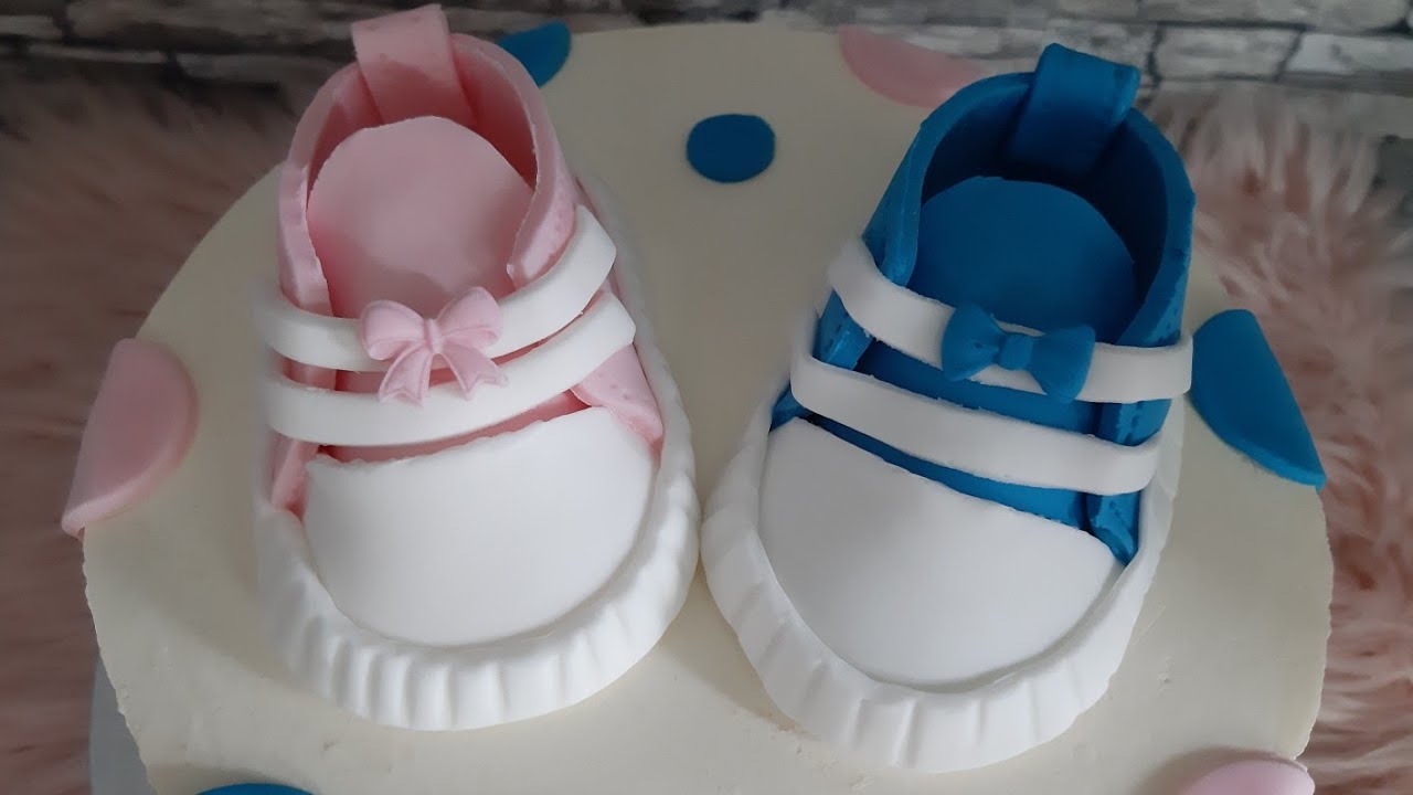 طريقة صنع حذاء البيبي بعجينة السكر #Baby_shoes_topper