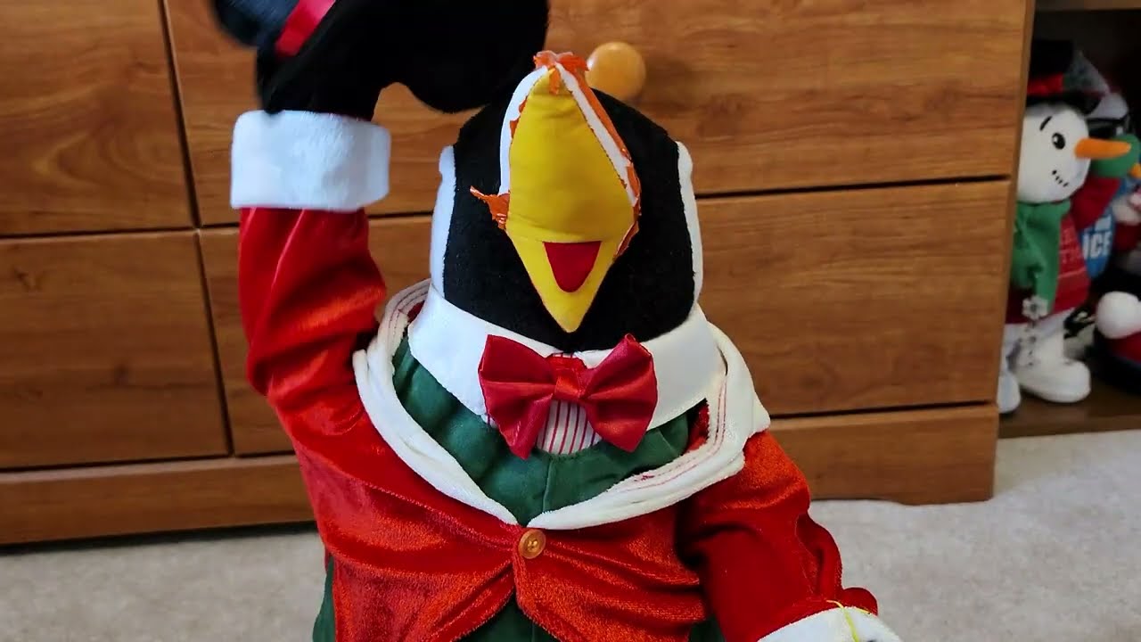 Обзор игрушки Gemmy Snowflake Spinning Penguin 2006 года.