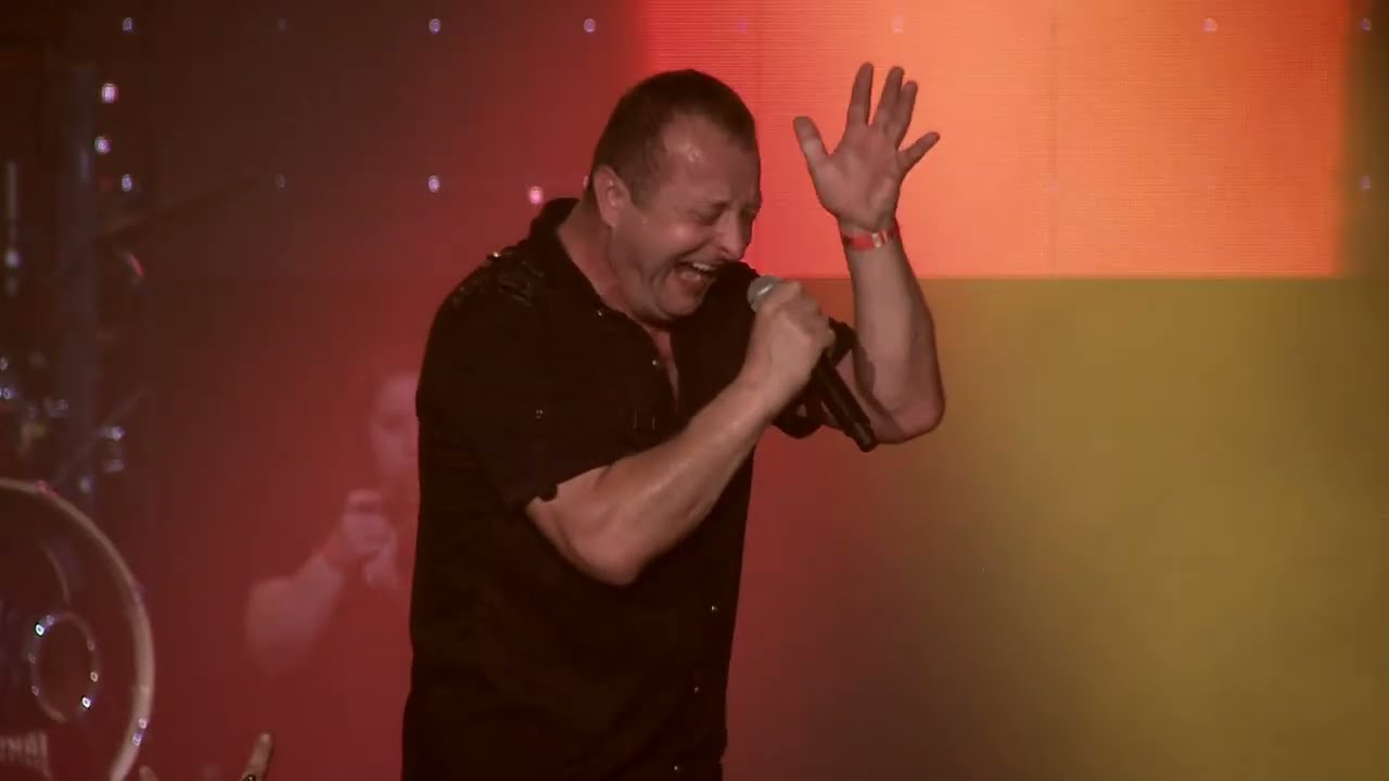 Komunál - Děvka (live in Lucerna)
