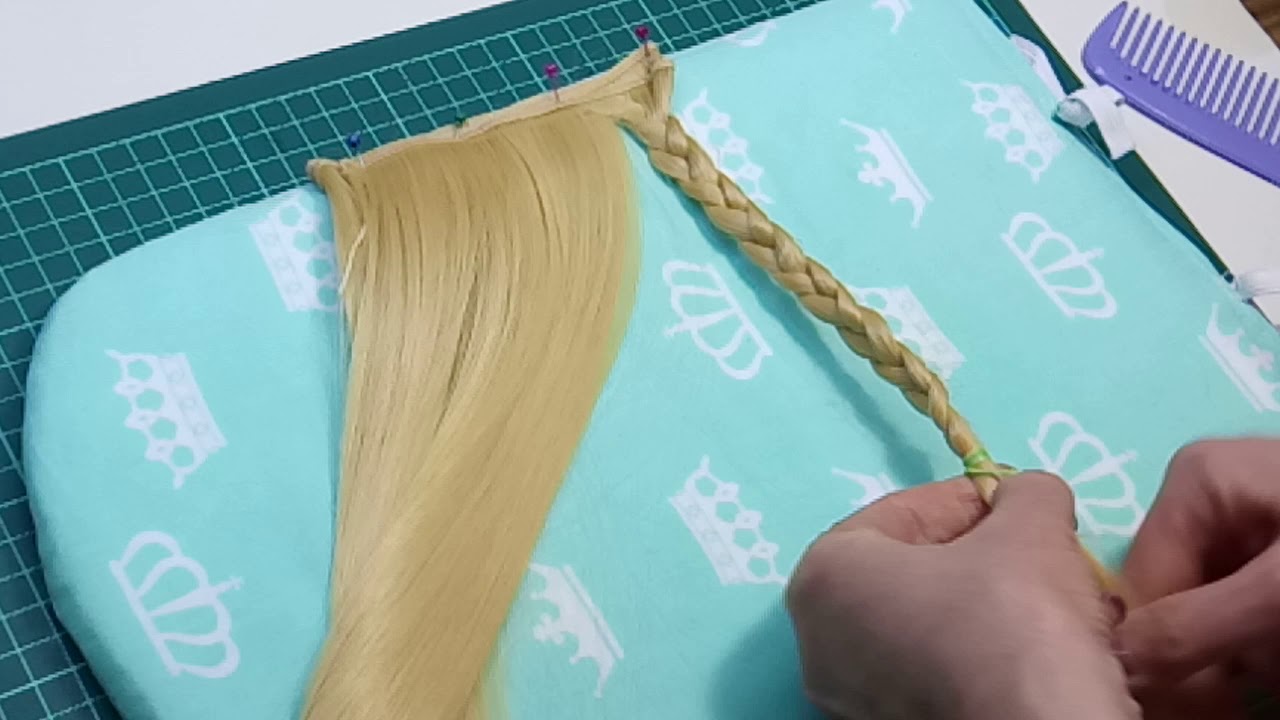 Как можно закрутить прямые трессы в локоны для куклы