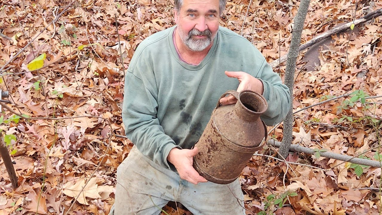 Surprised to find Valuable CANS in a 1940s Dumpsite while bottle digging