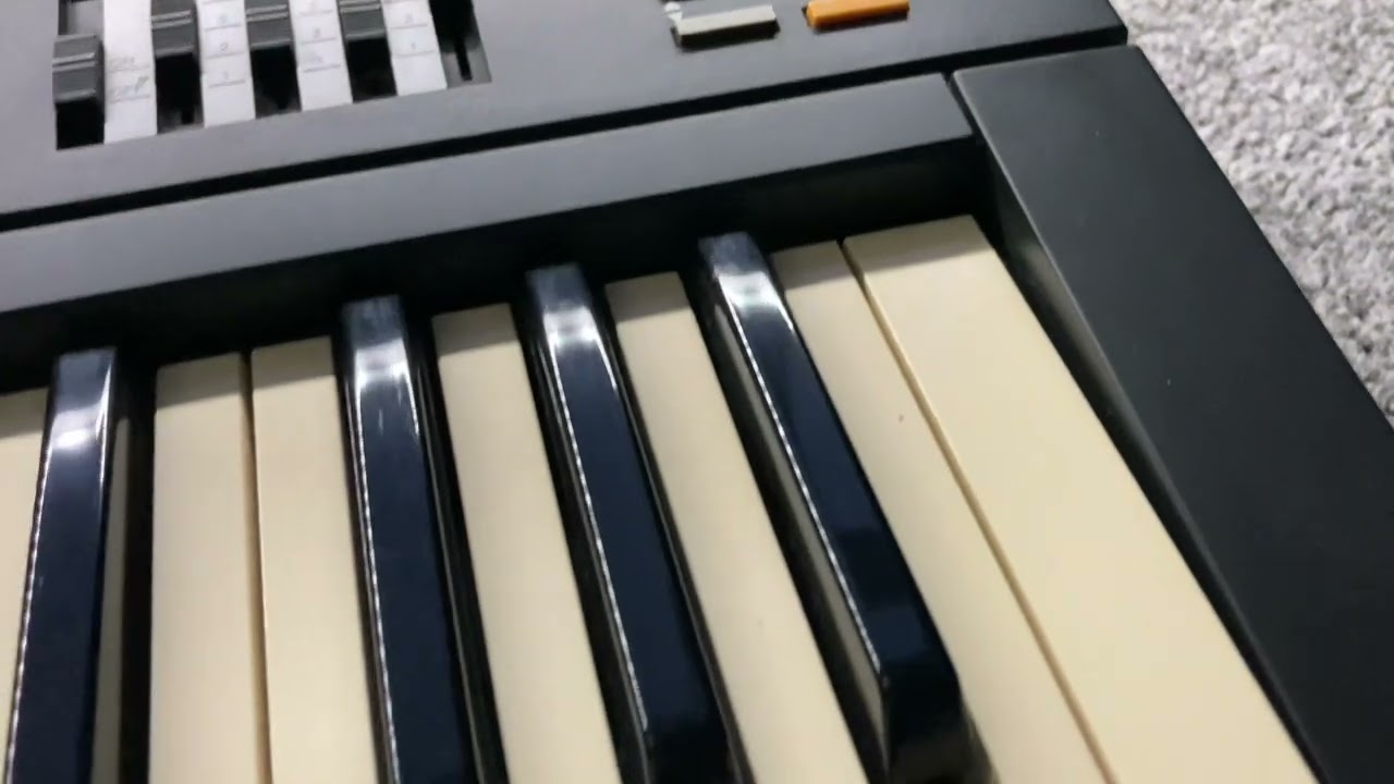 Yamaha Portatone PSR-16 Retro FM Synthesizer / Synthesiser For Sale