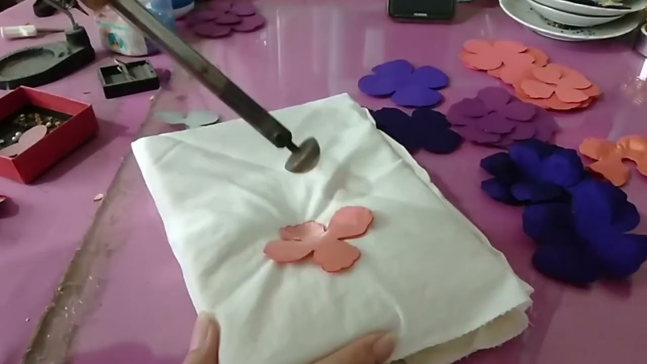 Making fabric flower for decoration with soldering iron #9