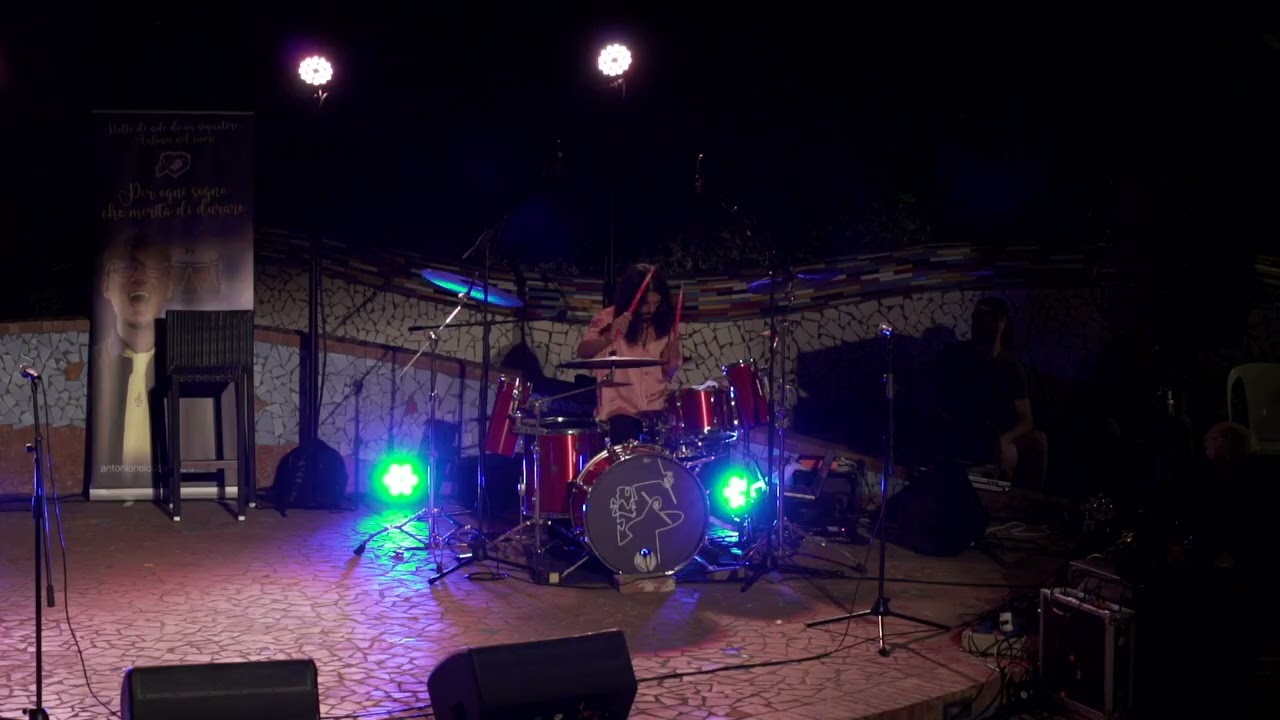 Mimí Out - Drum Medley live @ Antonio Nel Cuore