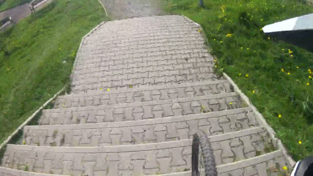 Test Rockridera na Skateparku w Maniowach