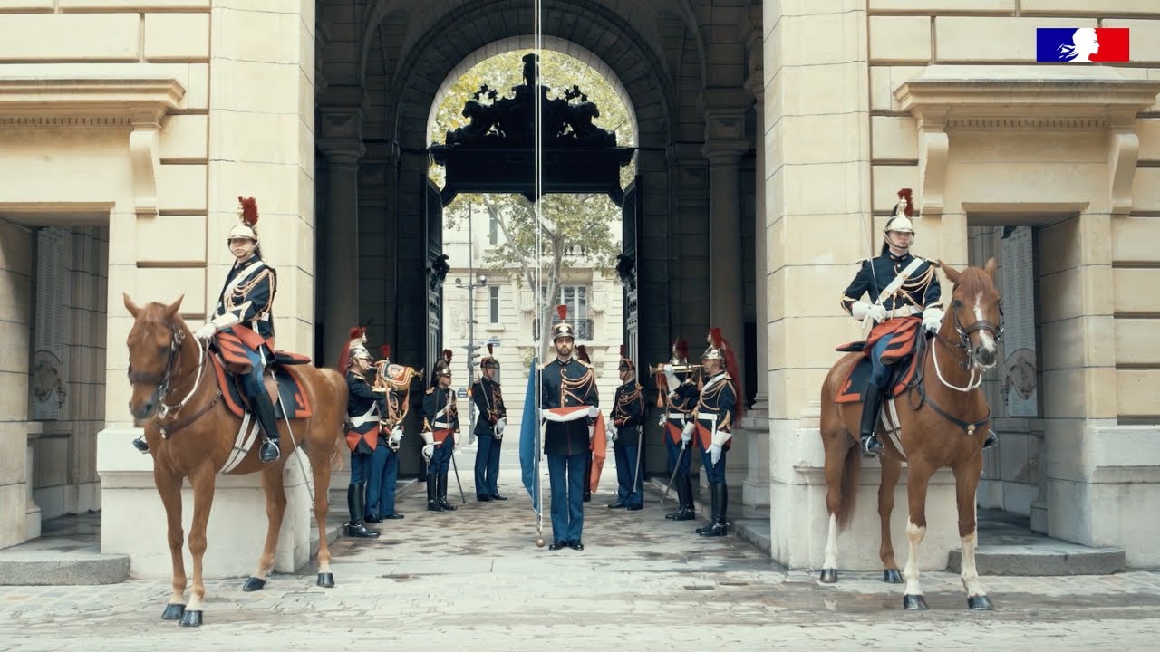 14 juillet 2021 - Lev&eacute;e des couleurs &agrave; la caserne de la Garde r&eacute;publicaine &agrave; Paris