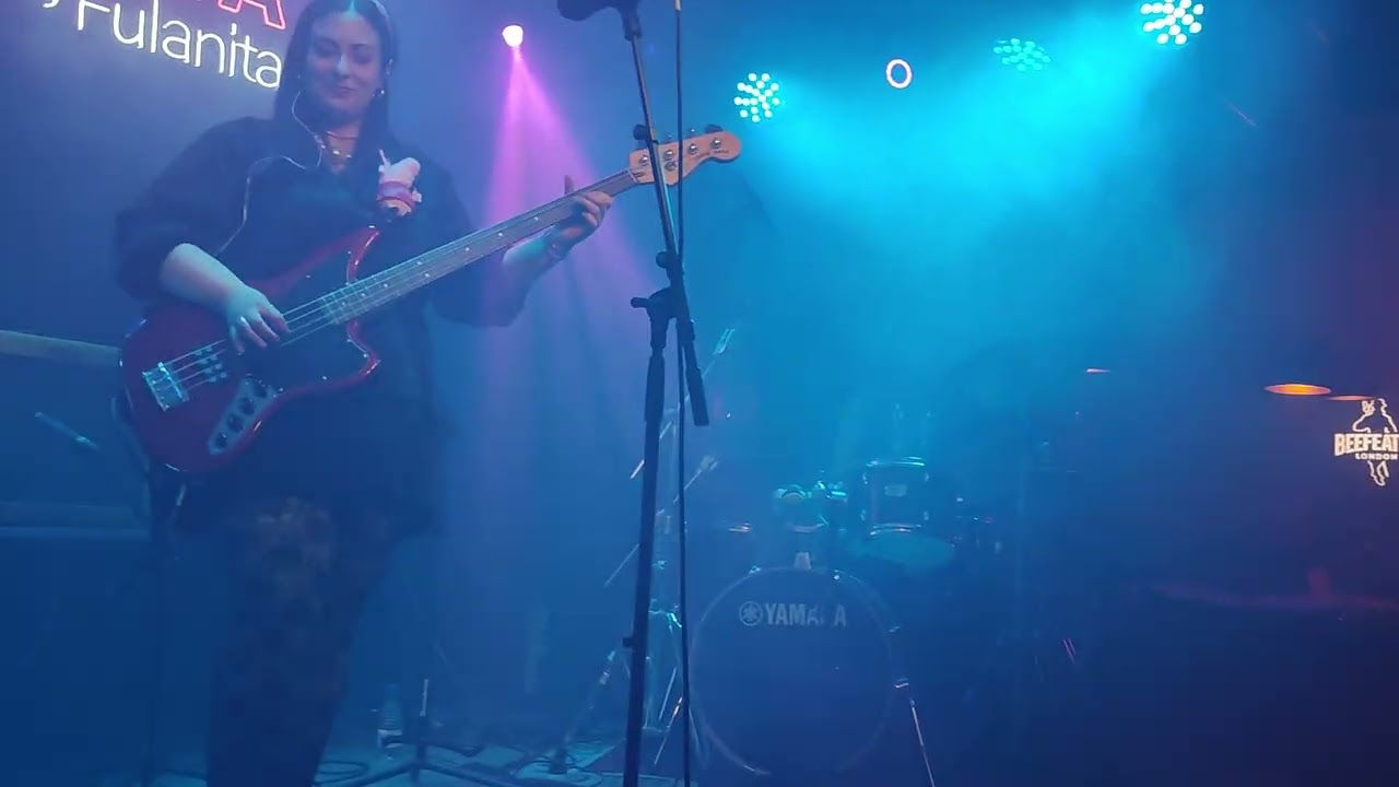 TUS NOVIAS INDIE - MAMÁ, ME GUSTA UNA CHICA. Live in Madrid (7-3-26). Sala Vesta.