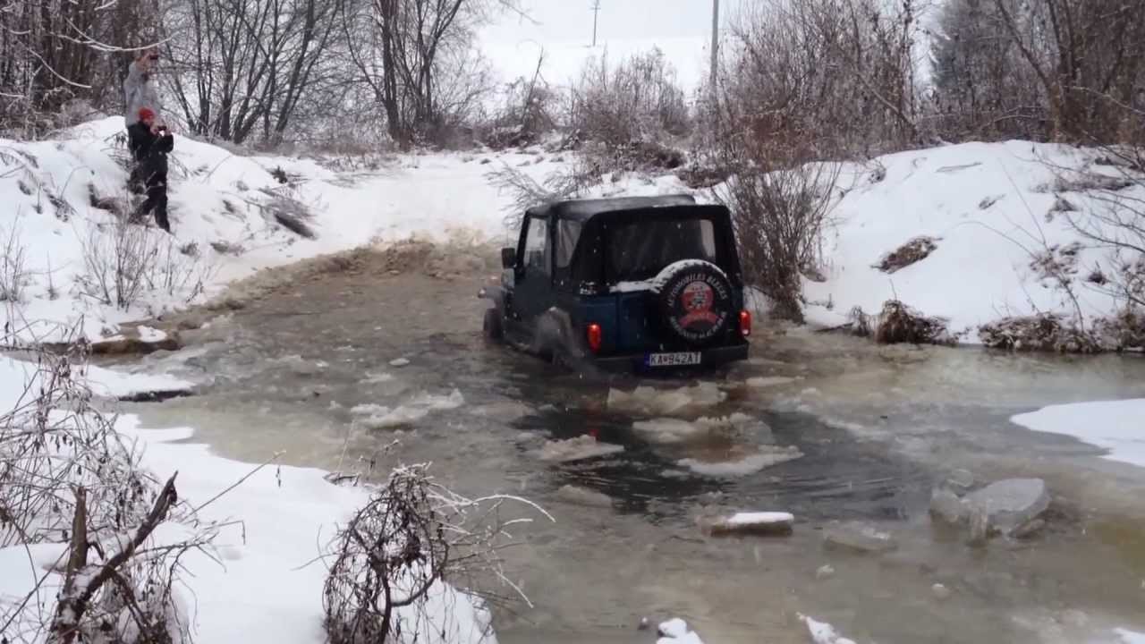Land Rover S2a & Asia Rocsta Water Fording