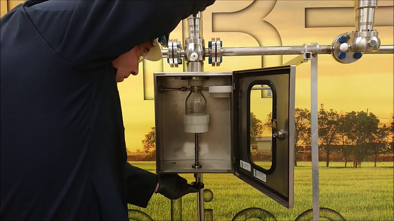 Nitric Acid sampling: Measuring temperature and density to determine concentration during production