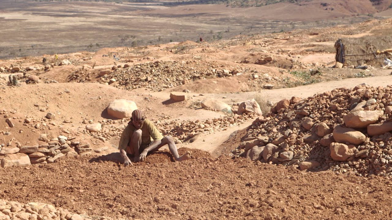 Guerilla Sapphire Mining - Ilakaka, Madagascar
