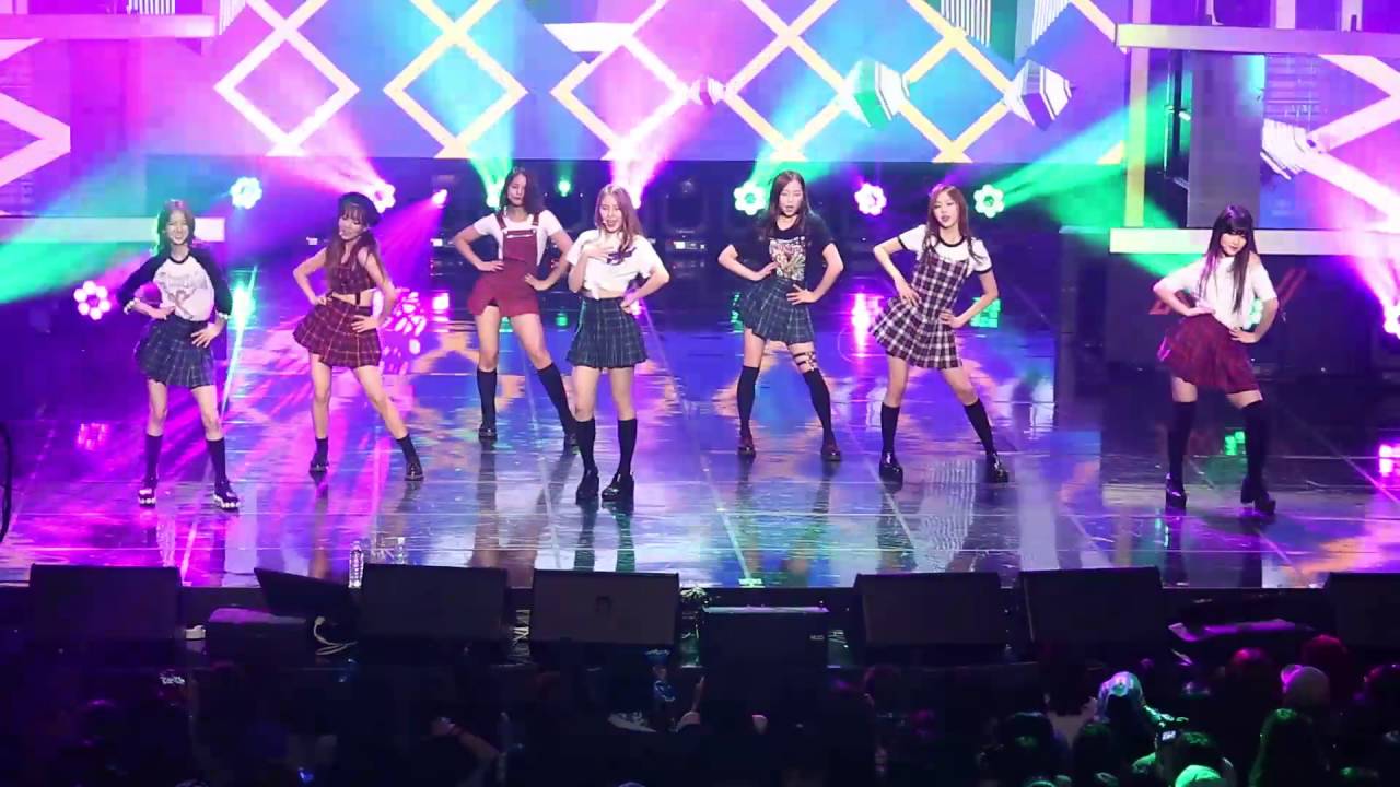 [DMC Cam] CLC - High heels, A.M.N Showcase @ DMC Festival 2016