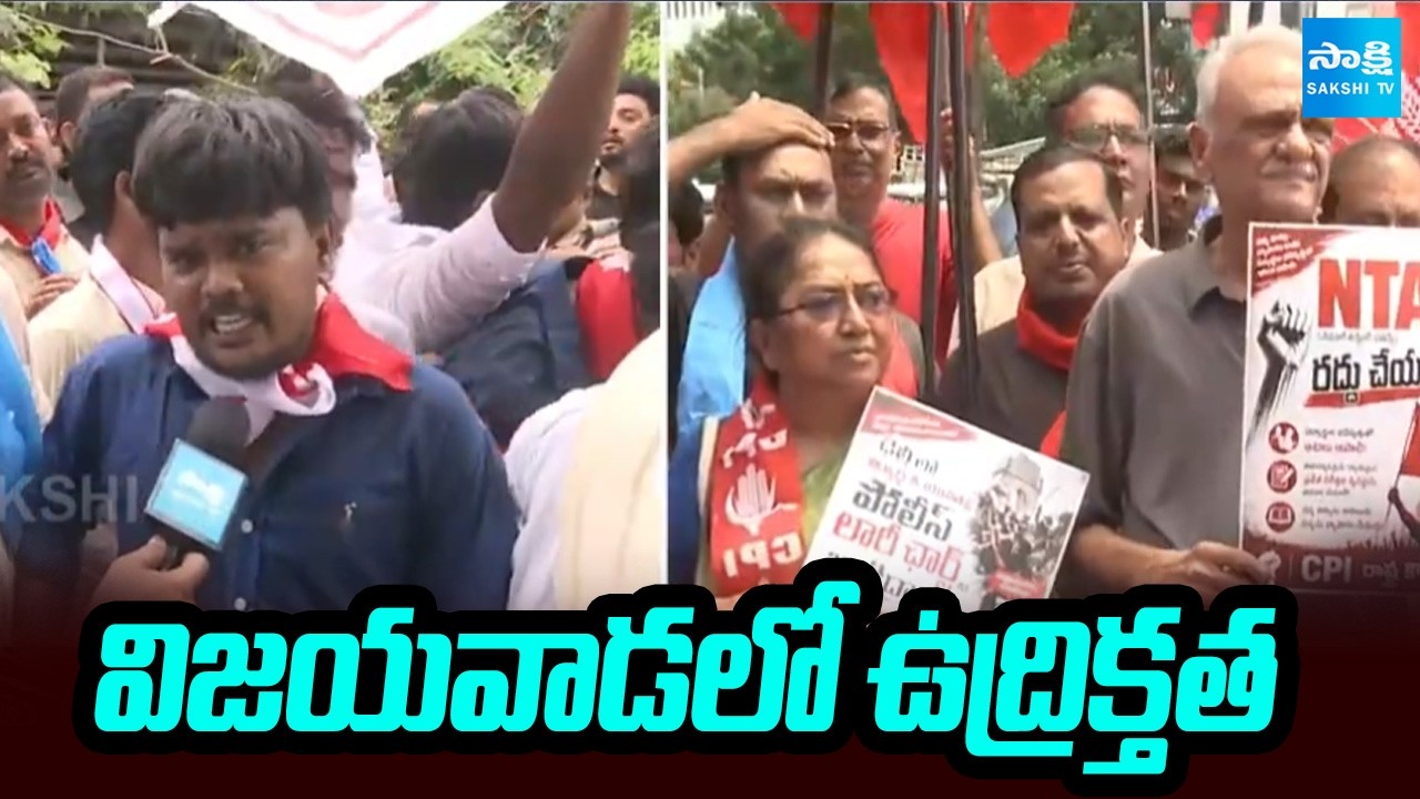విజయవాడలో ఉద్రిక్తత: AP Student Union Leaders Protest At AP Lok Bhavan | Dharmendra Pradhan Resign