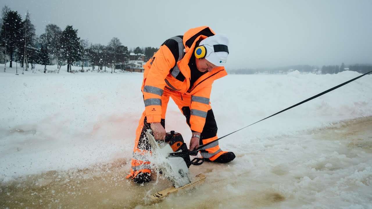 Rekordversuch: Finnen bauen das weltgr&ouml;&szlig;te Eiskarussell
