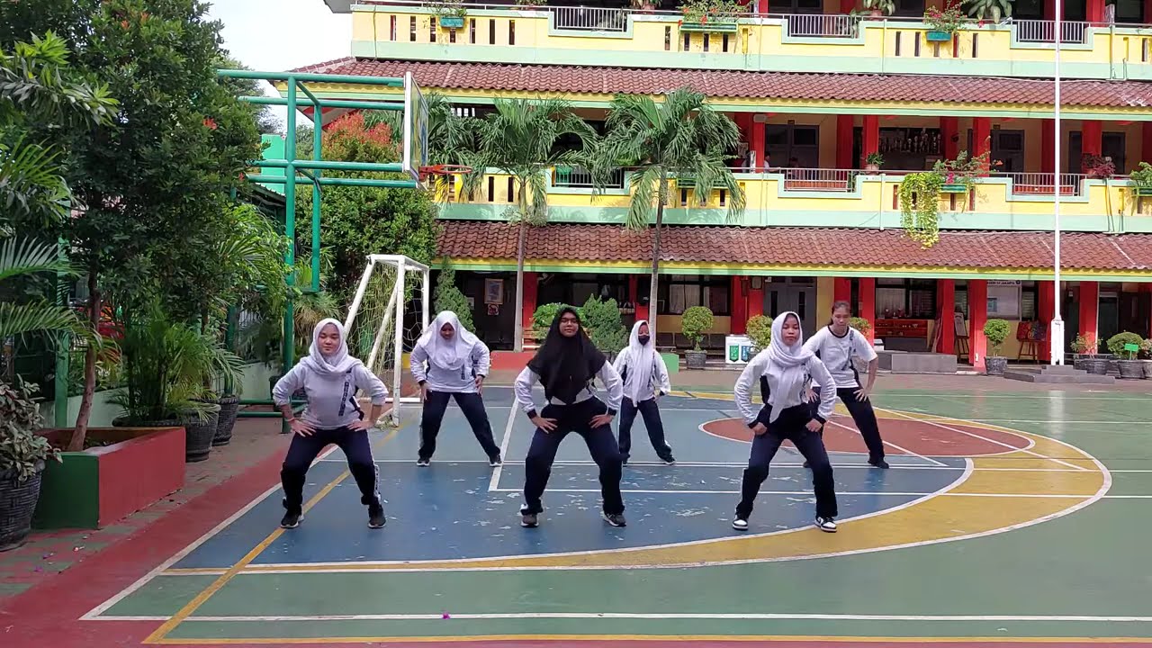 Senam Irama X E Kelompok 4 SMAN 54 Jakarta - Better When I'm Dancin (Meghan Trainor)